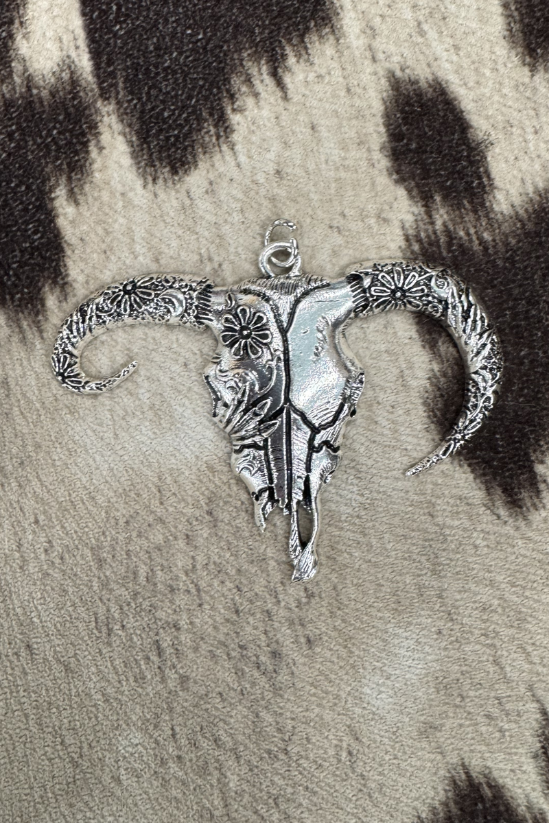 Western Skull Pendant on 18" Silver Tone  Chain
