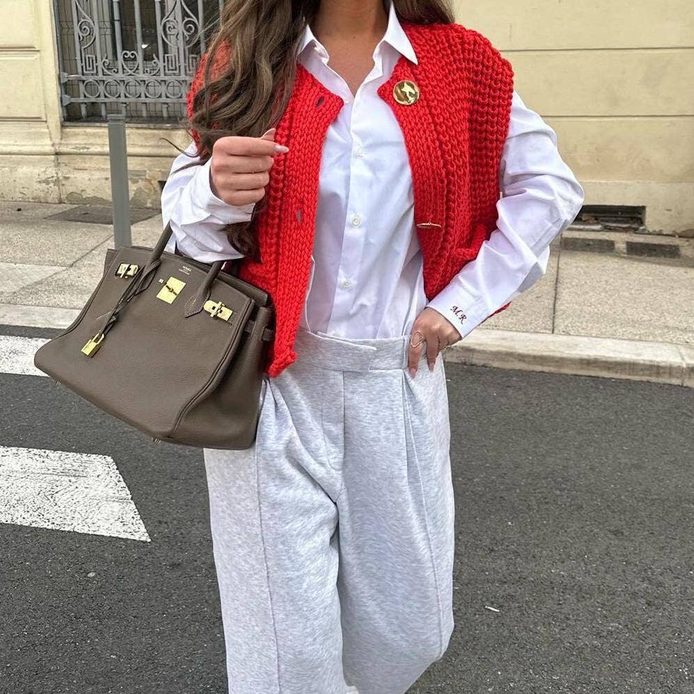 Sleeveless cropped chunky knit vest with pockets