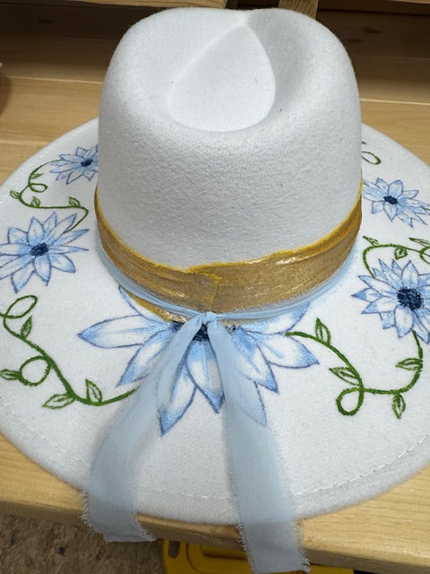 Gracie White Felt Rancher