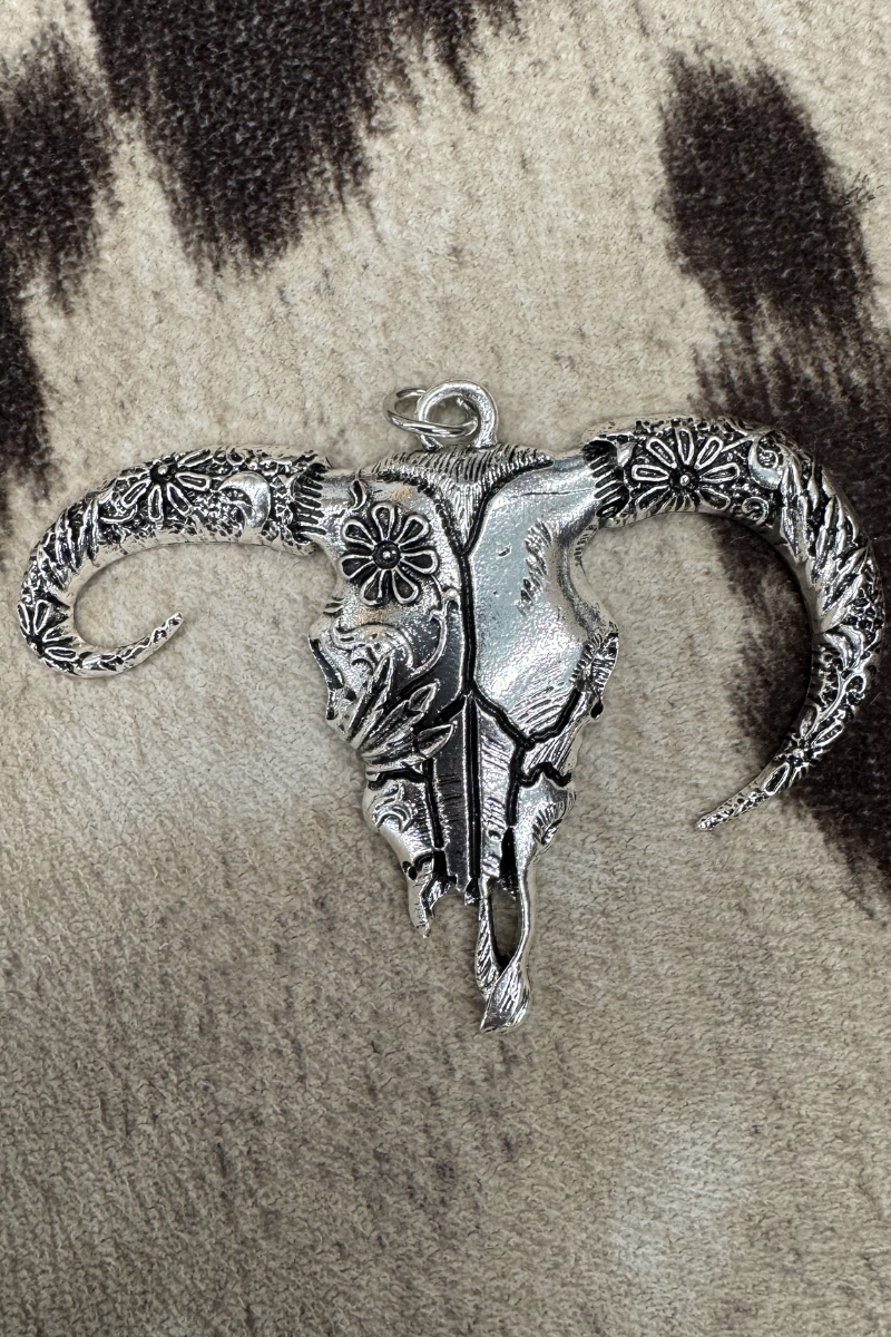 Western Skull Pendant on 18" Silver Tone  Chain